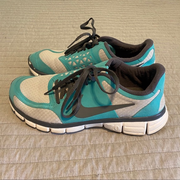 Nike Running Shoes - Picture 3 of 6